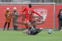 2. Bundesliga Frauen - Saison 2023/24 - FC Ingolstadt 04 Frauen - FC Carl Zeiss Jena - Katharina Krist (Nr.14 - FCI) mit einer Torchance - Janning Jasmin Torwart Jena - Foto: Meyer Jürgen