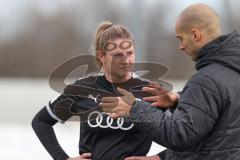 2023_12_10 - 2. Bundesliga - Saison 2023/24 - FC Ingolstadt 04 Frauen - VFL Wolfsburg - Cheftrainer Miren Catovic (FCI Frauen)  gibt Anweisungen - an - Lisa Ebert (Nr.10 - FCI Frauen) - Foto: Meyer Jürgen