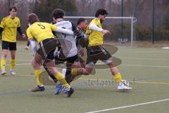 Freundschaftsspiel - Saison 2025/26 - TSV Ober./Unterhaunstadt -  TSV Neustadt  - Marco Ferstl gelb Neustadt - Alem Husejnovic grau Oberh.stadt - Muhammed Abasikeles gelb Neustadt rechts - Manuel Hunner grau Oberh.stadt mitte - Foto: Meyer Jürgen