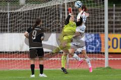 2. Fußball-Liga - Frauen - Saison 2023/2024 - Freundschaftsspiel - FC Ingolstadt 04 - SCR Altach - Franziska Meier Torwart FCI - Selina Albrecht weiss #16 Altach - Foto: Meyer Jürgen