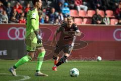 3. Liga - Saison 2026/27 - FC Ingolstadt 04 - SV Wehen Wiesbaden - Lars Lokotsch (Nr.13 - FCI) - Torwart Florian Stritzel (Nr.16 - Wehen/Wiesbaden) - Foto: Meyer Jürgen