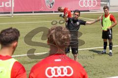 Bayernliga Süd - Saison 2022/2023 - FC Ingolstadt 04 II -  Trainingsauftakt - Käs Alexander Trainer FCI spricht mit seinen Spielern - Foto: Meyer Jürgen