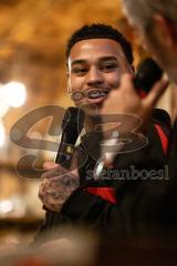 3. Liga; FC Ingolstadt 04 - Fantreffen im Sport-Treff Senners Alm, volles Haus; Interview Stadionsprecher Italo Mele mit Neuzugang nach Winterpause Emilio Kehrer (44, FCI)