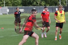 3. Liga - Saison 2024/25 - Trainingsauftakt- FC Ingolstadt 04 -  - Cheftrainerin Sabrina Wittmann (FCI) beobachtet - XXXXX - Foto: Meyer Jürgen