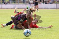 2. Bundesliga Frauen - Saison 2023/24 - FC Ingolstadt 04 Frauen - FC Bayern München II - Gloning Laura schwarz links Bayern - Katharina Krist (Nr.14 - FCI) - Reszler Eszter schwarz rechts Bayern - Foto: Meyer Jürgen