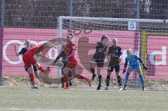 2. Frauen-Bundesliga Süd - Saison 2020/2021 - FC Ingolstadt 04 - FC Würzburger Kickers - Thöle Amelie rot FCI mit einem Schuss auf das Tor - Johann Hannah Torwart Würzburg - Foto: Meyer Jürgen