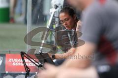 3. Liga - Saison 2026/27 - SC Preussen Münster - FC Ingolstadt 04 - Cheftrainerin Sabrina Wittmann (FCI) mit Ipad - XXXXX - Foto: Meyer Jürgen