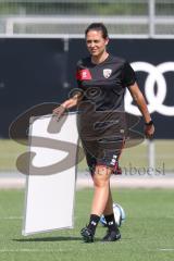 3. Liga - Saison 2024/25 - Trainingsauftakt- FC Ingolstadt 04 -  - Cheftrainerin Sabrina Wittmann (FCI) mit Taktiktafel - XXXXX - Foto: Meyer Jürgen