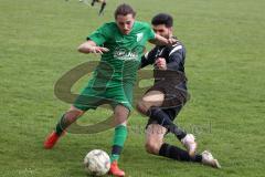 Fussball - Kreisliga - FC Grün Weiss Ingolstadt - FC Fatih Ingolstadt - Inan Düzgün grün GW Ing. - Emre Erdogan schwarz Fatih Ing . - Foto: Meyer Jürgen