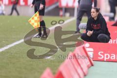 3. Liga; Rot-Weiss Essen - FC Ingolstadt 04; an der Seitenlinie, Spielerbank Cheftrainerin Sabrina Wittmann (FCI)