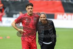 3. Liga; FC Ingolstadt 04 - SSV Jahn Regensburg; vor dem Spiel Dennis Kaygin (10, FCI) Cheftrainerin Sabrina Wittmann (FCI)