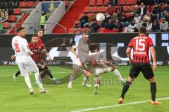 3. Liga; FC Ingolstadt 04 - FSV Zwickau; Pascal Testroet (37, FCI) Torschuß, kommt nicht durch, Gomez Johan (18 FSV) Butzen Nils (16 FSV) Frick Davy (19 FSV) Nikola Stevanovic (15, FCI)