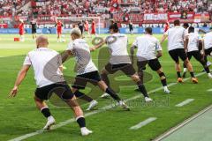 3. Liga; Rot-Weiss Essen - FC Ingolstadt 04; vor dem Spiel Aufwärmtrikot Puma stronger together, Nico Antonitsch (5, FCI) Thomas Rausch (45, FCI) Valmir Sulejmani (7, FCI) Patrick Schmidt (9, FCI) Nikola Stevanovic (15, FCI)