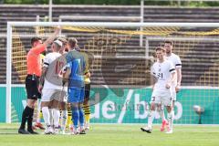 3. Liga; Borussia Dortmund II - FC Ingolstadt 04; Gelbe Karte Torwart Marius Funk (1, FCI)