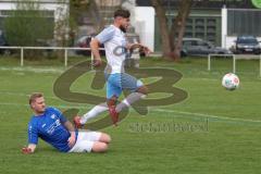 Kreisklasse - Saison 2025/26- TSV Großmehring - SV Oberstimm-  - Maximilian Samweber blau Großmehring - Jonas Weidinger weiss Oberstimm  - Foto: Meyer Jürgen