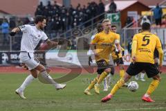 3. Liga; SpVgg Bayreuth - FC Ingolstadt 04; Pascal Testroet (37, FCI) Kirsch Benedikt (6 SpVgg) Schwarz Edwin (5 SpVgg)