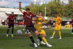 Freundschaftsspiel - Saison 2022/2023 - FC Ingolstadt 04 -  SpVgg Bayreuth - Denis Linsenmayer (Nr.23 - FCI) - Tim Latteier (Nr.22 - SpVgg Bayreuth) - Foto: Meyer Jürgen