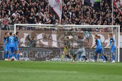 2.BL; FC St. Pauli - FC Ingolstadt 04, Tor Pauli, Torwart Fabijan Buntic (24, FCI) Marcel Hartel (Pauli 30)