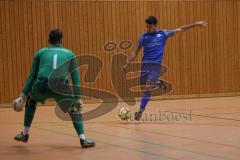 Hallenturnier Gaimersheim - Saison 2025/26 - TSV Gaimersheim - SV Hundszell - Luca Kammerer blau Hundszell - Benedikt Leixner Torwart Gaimersheim - Foto: Meyer Jürgen