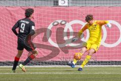 A - Junioren Bundesliga Süd/Südwest -  Saison 2021/2022 - FC Ingolstadt 04 - Eintracht Frankfurt - Dehler Maurice Torwart FCI - Ferri Ignacio Frankfurt schwarz - Foto: Meyer Jürgen