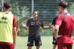 3. Liga; FC Ingolstadt 04 - Trainingsauftakt nach Sommerpause; Anweisungen Cheftrainerin Sabrina Wittmann (FCI)