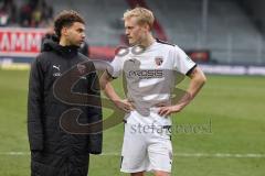 3. Liga; SV Wehen Wiesbaden - FC Ingolstadt 04; Spieler bedanken sich bei den Fans, Niederlage, hängende Köpfe, Hawkins Jalen (20 FCI) Tobias Bech (11, FCI)