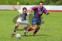 Kreisklasse - DJK Ingolstadt - TV 1911 Vohburg - Graßl Benjamin #5 weiß DJK Ingolstadt - Schleibinger Mathias #3 blau Vohburg - Foto: Jürgen Meyer