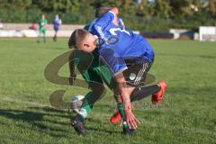 401 Kreisliga 1 - DJK Ingolstadt - TSV Gaimersheim -  Fabian Kuppe blau DJK Ingolstadt - Daniel Sierck grün Gaimersheim - Foto: Jürgen Meyer