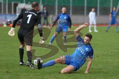 Kreisliga 1 - DJK Ingolstadt - TSV Ober/Unterhaunstadt - Philip Hammerschmid blau Ober/Unterhaunstadt - Thomas Geisler Torwart DJK Ingolstadt - Foto: Jürgen Meyer