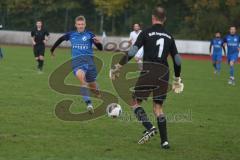 Kreisliga 1 - DJK Ingolstadt - TSV Ober/Unterhaunstadt - Thomas Geisler Torwart DJK Ingolstadt  -  Niklas Lohrer blau Ober/Unterhaunstadt - Foto: Jürgen Meyer