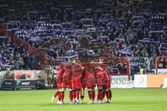 3. Liga; VfL Osnabrück - FC Ingolstadt 04; vor dem Spiel Besprechung Team auf dem Platz