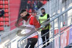 2.BL; FC Ingolstadt 04 - SV Sandhausen; Torwart Fabijan Buntic (24, FCI) war bei den Fans um mehr Unterstützung zu erhalten