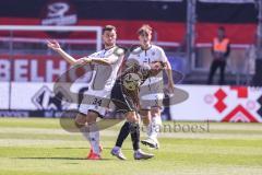 3. Liga; FC Ingolstadt 04 - Hannover 96 II; Zweikampf Kampf um den Ball Lukas Fröde (34, FCI) Elias Decker (3, FCI)