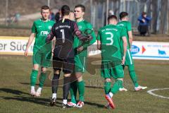 Bezirksliga OBB Nord - SV Manching - FC Schwabing München - Abklatschen vor dem Spiel - Obermeier Thomas Torwart (#1 Manching) - Benedikt Vollnhals (#9 Manching) - Foto: Jürgen Meyer