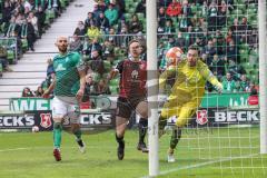 2.BL; SV Werder Bremen - FC Ingolstadt 04; Tor Jubel Treffer Ausgleich für FCI 1:1 durch Filip Bilbija (35, FCI), Marcel Gaus (19, FCI) laufen mit dem Ball ins Tor Ömer Toprak (21 Bremen) Torwart Jirí Pavlenka (1 Bremen)