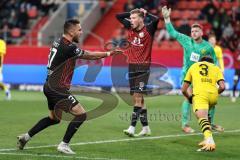 3. Liga; FC Ingolstadt 04 - Borussia Dortmund II; Torchance verpasst, ärgert sich Pascal Testroet (37, FCI) Benjamin Kanuric (8, FCI)