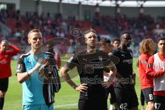 3.Liga - Saison 2022/2023 - Hallersche FC - FC Ingolstadt 04 - Die Mannschaft auf dem Weg zu den Fans und bedanken sich - Torwart Marius Funk (Nr.1 - FCI) - Tobias Schröck (Nr.21 - FCI) - - Foto: Meyer Jürgen