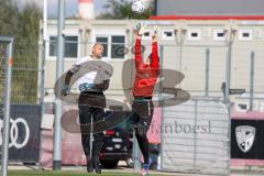 Freundschaftsspiel - Saison 2022/2023 - FC Ingolstadt 04 -  SpVgg Bayreuth - Torwart Markus  Ponath (Nr.40 - FCI) beim warm machen - ROBERT
WULNIKOWSKI - Torwart Trainer - Foto: Meyer Jürgen