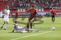 3.Liga - Saison 2022/2023 - FC Ingolstadt 04 -  1. FC Saarbrücken - Röhl Merlin (Nr.34 - FCI) - Bjarne Thoelke (Nr.16 - 1. FC Saarbrücken) - Foto: Meyer Jürgen
