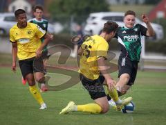 Bezirksliga - Saison 2026/27- TSV Gaimersheim - SE Freising - Dabian Löw gelb Freising links- Gabriel Weiß (Nr.32 - TSV Gaimersheim) - Florian Wagner gelb Freising mitte - Foto: Meyer Jürgen