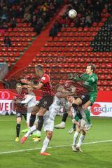 3. Liga; FC Ingolstadt 04 - Erzgebirge Aue; Torwart Männel Martin (1 Aue) Calvin Brackelmann (17, FCI) Marcel Costly (22, FCI) Zweikampf Kampf um den Ball