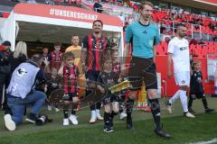 3. Liga - Saison 2024/25 - FC Ingolstadt 04 - SV Wehen Wiesbaden - Pascal Testroet (Nr.37 - FCI)  -  - einlaufen - Foto: Meyer Jürgen