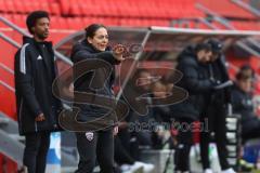 3. Liga; FC Ingolstadt 04 - TSV Havelse; Cheftrainerin Sabrina Wittmann (FCI) an der Seitenlinie, Spielerbank
