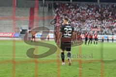 Toto-Pokal - Saison 2023/2024 - FC Ingolstadt 04 - Jahn Regensburg - Simon  Lorenz (Nr.32 - FCI) - Torwart Alexander Weidinger (Nr.32 - Regensburg) - Elmeterschießen - Foto: Meyer Jürgen