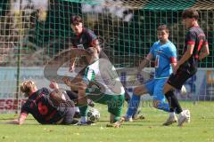 Landesliga - Saison 2025/26 - SV Manching - FC Sonthofen - Sebastian Graßl (Nr.10 - SV Manching) - Zettler Marco Torwart Sonthofen - Schmölz Tobias #6 schwarz Sonthofen - Foto: Meyer Jürgen