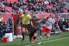 2.BL; FC Ingolstadt 04 - SSV Jahn Regensburg; Zweikampf Kampf um den Ball Fatih Kaya (9, FCI) Steve Breitkreuz (23 SSV)