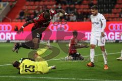 3. Liga; FC Ingolstadt 04 - FSV Zwickau; Torchance, Moussa Doumbouya (27, FCI) kommt zu spät, Torwart Engelhardt Marcel (25 FSV) hält sicher Ziegele Robin (4 FSV) Butzen Nils (16 FSV)