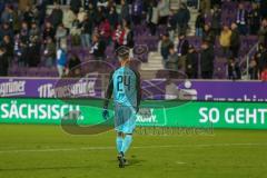 2. Fußball-Liga - Saison 2021/2022 - FC Erzgebirge Aue - Ingolstadt 04 - Enttäuschte Gesichter nach dem Spiel - Fabian Buntic Torwart (#24 FCI) -  - Die Spieler bedanken sich bei den Fans - Foto: Meyer Jürgen