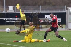 3. Liga; Testspiel - FC Ingolstadt 04 - Chemnitzer SC; Abseits Moussa Doumbouya (27, FCI), Torwart Jakub Jakubovic (1 CSC)