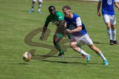 BZL - Oberbayern - SV Manching - TSV Rohrbach Ousseynou Tamba (#10 Manching) - Tobias Schwarzmeier blau Rohrbach - Foto: Jürgen Meyer